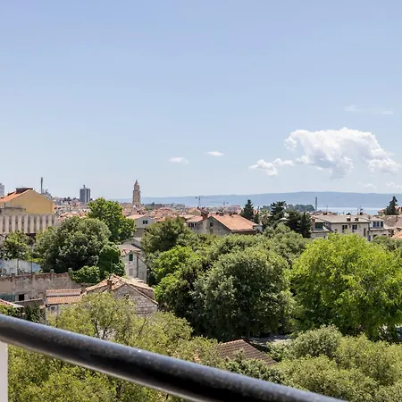 Splendido With Panoramic View - Private Parking Apartment