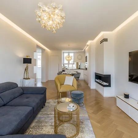 Splendido With Panoramic View - Private Parking Apartment *