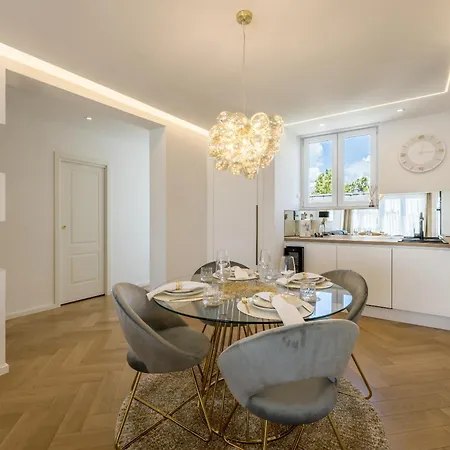 Splendido With Panoramic View - Private Parking Apartment