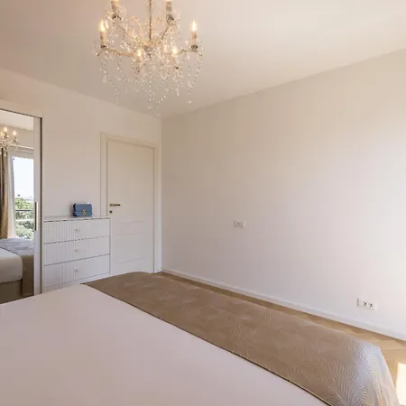 Splendido With Panoramic View - Private Parking Apartment