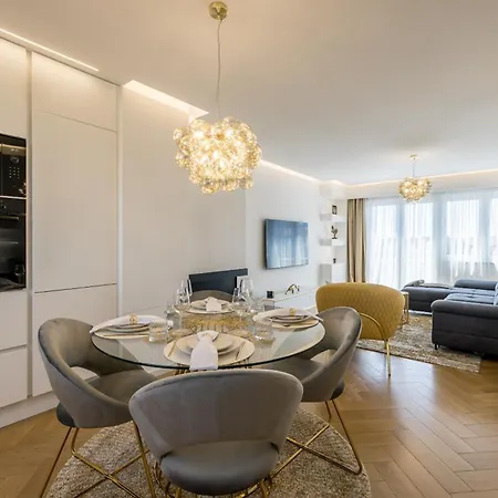 Splendido With Panoramic View - Private Parking Apartment